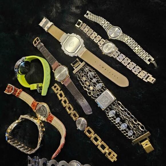Resellers lot #104R of working watches main image 4